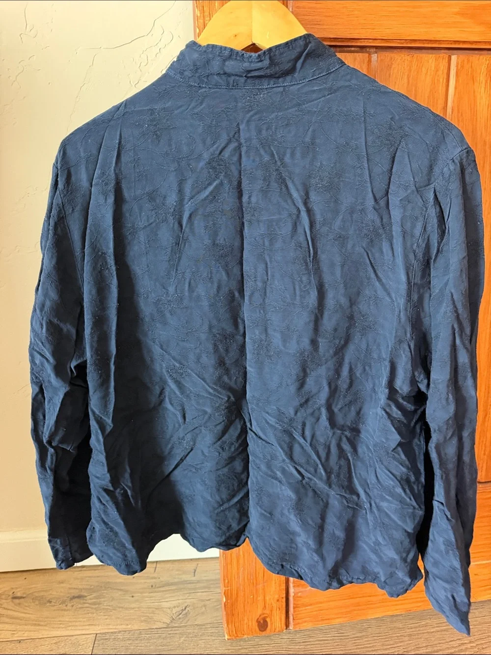CP Shades Sausalito Navy Textured Rayon Button Up Blouse - Medium - Picture 5 of 5